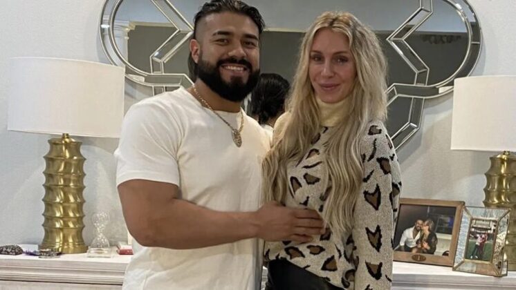 Andrade El Idolo e Charlotte Flair não estão mais juntos