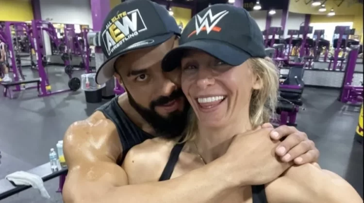 Charlotte Flair e Andrade El Idolo confirmam que ainda estão juntos nas redes sociais