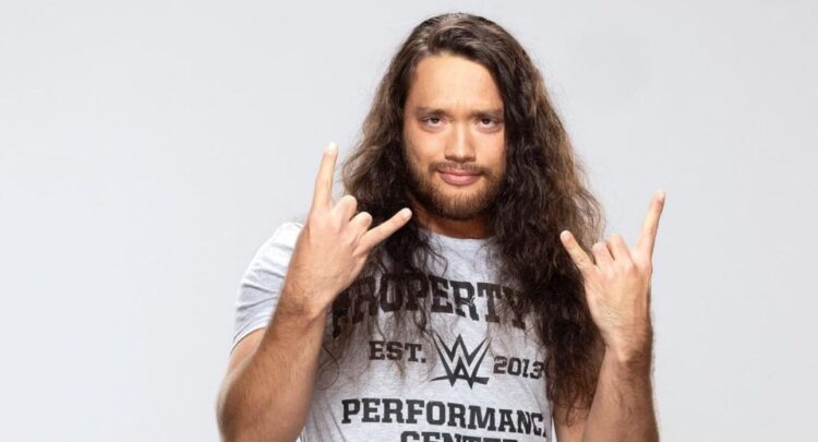 John Laurinaitis “ordenou” que nova estrela do WWE NXT cortasse o cabelo