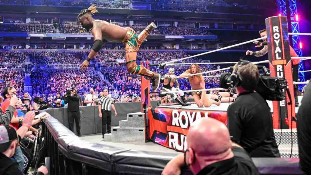 “Botch” de Kofi Kingston no WWE Royal Rumble forçou o cancelamento de alguns spots