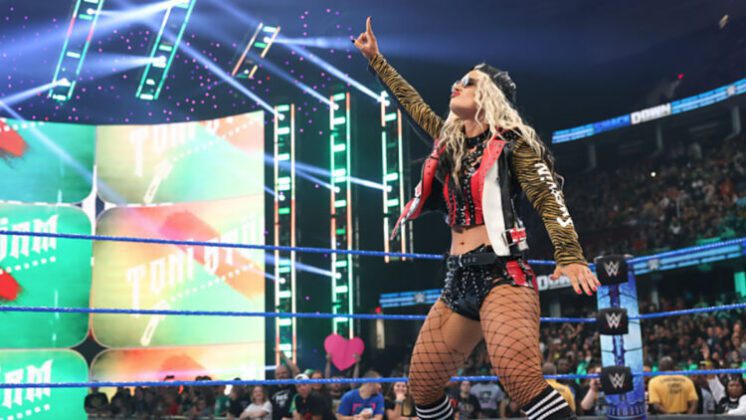 Toni Storm revela que a WWE tinha planos de colocá-la em “storyline” de triângulo amoroso no SmackDown