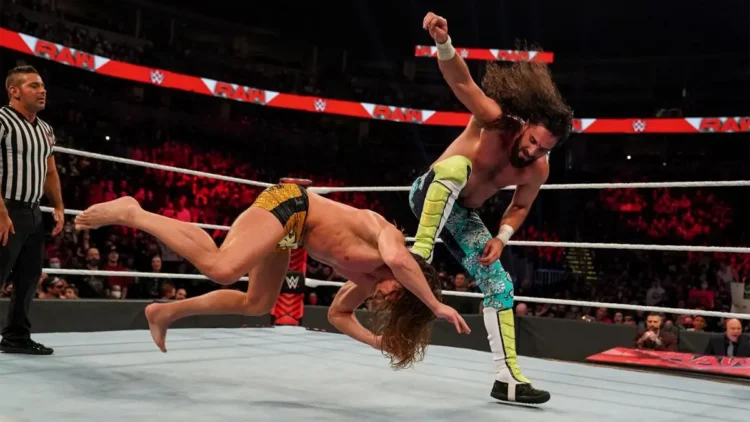 WWE ainda deve realizar combate de Riddle e Seth Rollins no Clash at the Castle