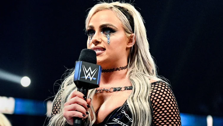 Liv Morgan reage ao pôster solo do WWE Extreme Rules com Ronda Rousey