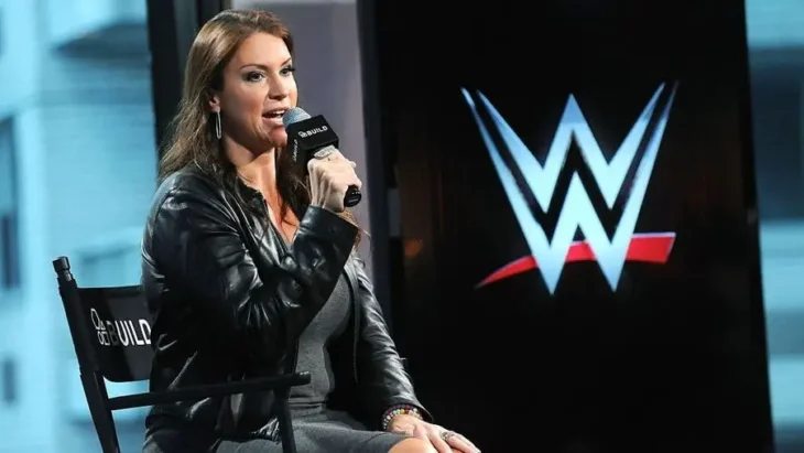 Stephanie McMahon deixou a WWE por não querer trabalhar junto com o pai