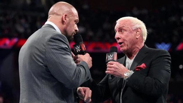 Ric Flair confirma sua presença no WWE Royal Rumble após se reconciliar com Triple H