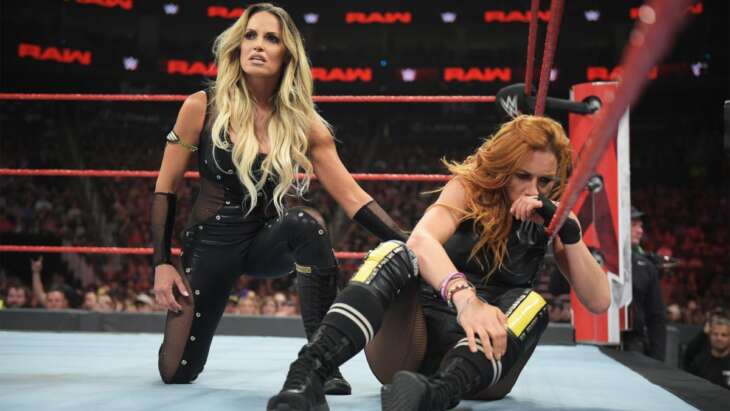 Trish Stratus destrói Becky Lynch no WWE RAW