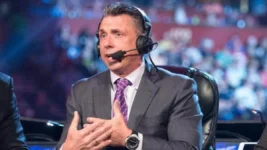 Michael Cole não faz mais parte da gestão de comentaristas da WWE