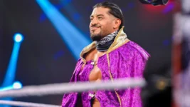 WWE pode escolher Santos Escobar para substituir LA Knight no SummerSlam