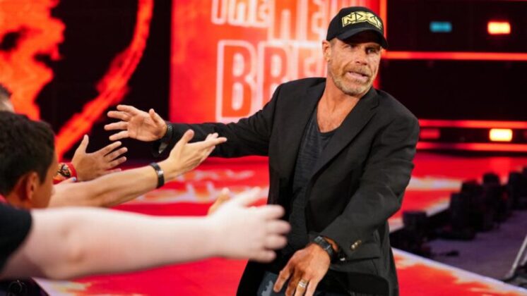 Shawn Michaels anuncia o evento principal do NXT Stand & Deliver
