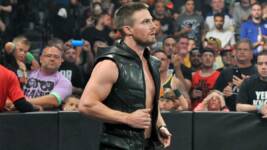 Stephen Amell anuncia a sua presença para o próximo WWE RAW
