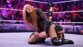 Becky Lynch competiu lesionada no NXT Halloween Havoc