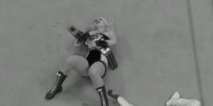 Toni Storm conquista o AEW Women's Championship