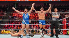 Creed Brothers e Ivy Nile assinam com o WWE RAW