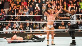 Ilja Dragunov derrota Baron Corbin e retém o NXT Championship