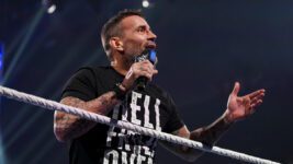 CM Punk ficou preso na sede da WWE durante o Backlash