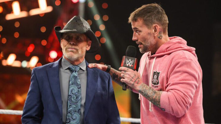 CM Punk faz aparição no WWE NXT Deadline