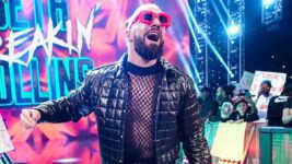 Seth Rollins presta homenagens a Bray Wyatt e Brodie Lee no evento ao vivo da WWE no Madison Square Garden