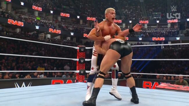 The Bloodline custa vitória de Cody Rhodes no WWE RAW