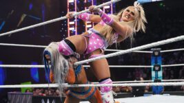 Tiffany Stratton e Naomi qualificam-se para o WWE Elimination Chamber