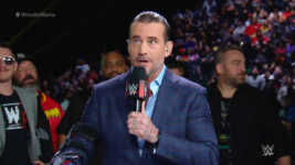 CM Punk fornece atualização sobre sua lesão durante a conferência da WWE WrestleMania 40