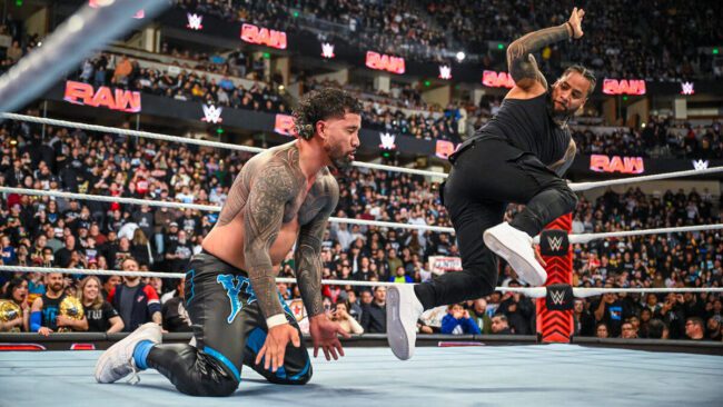 Jimmy Uso ataca Jey Uso no WWE RAW; Indica combate na WrestleMania 40