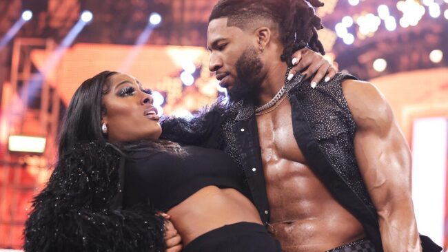 Trick Williams e Lash Legend se beijam no WWE NXT