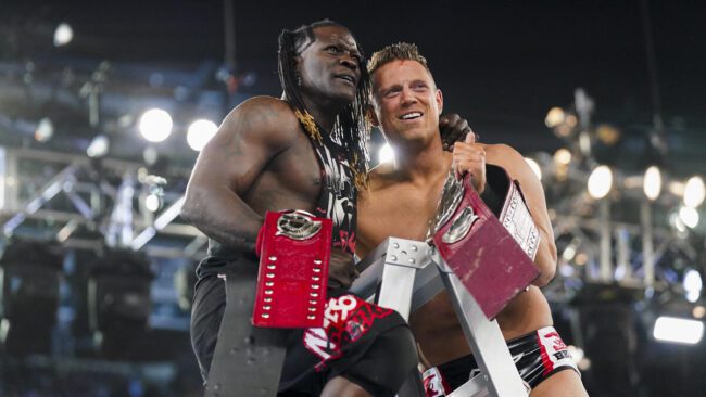 Novos campeões de duplas são coroados na WrestleMania 40