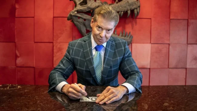 Vince McMahon quer voltar ao mundo dos negócios após deixar o pro-wrestling