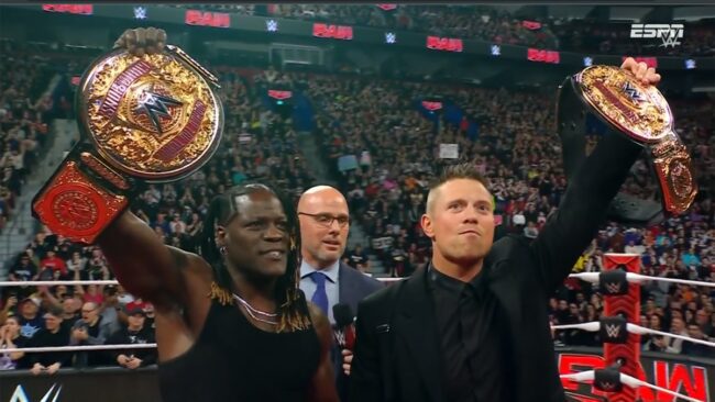 Triple H revela o novo World Tag Team Championship