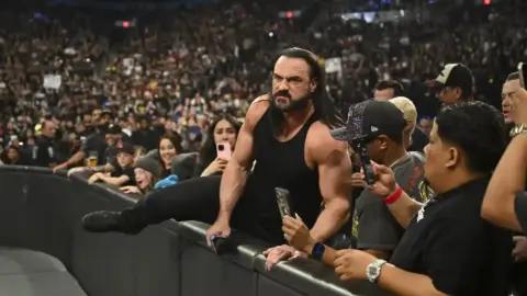 Drew McIntyre Surprisingly Mobbed by Fans During WrestleMania Week