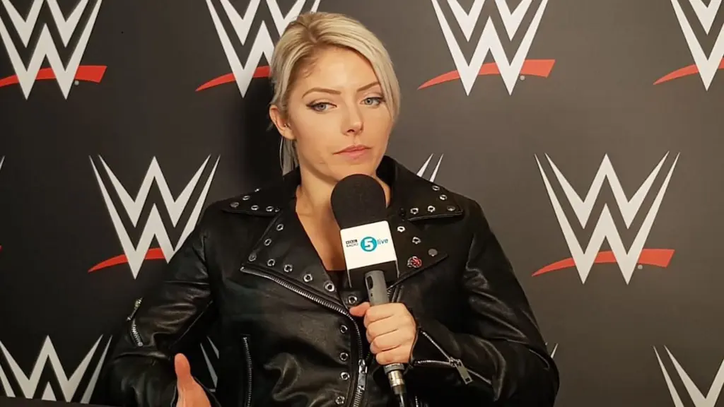 Alexa Bliss Warns Tom Brady About Possible WWE Match