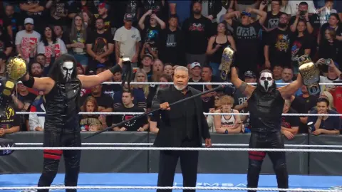 ‘New The Bloodline’ Forms on WWE SmackDown, Takes Aim at Tag Team Division