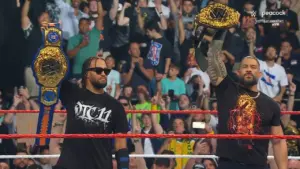 Roman Reigns and Jalen Brunson Lay Out Seth Rollins and Tyrese Haliburton at WWE SNME