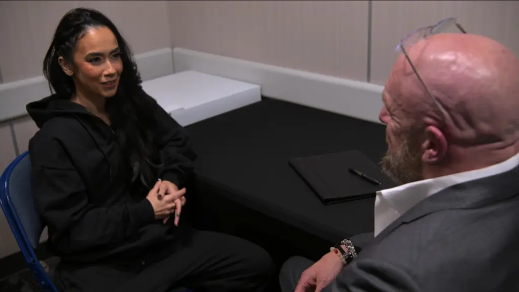 AJ Lee Signed WWE Contract Just 30 Minutes Before SmackDown Return