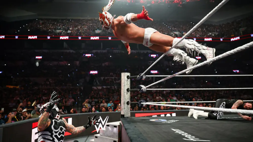 WWE Doesn’t Expect Dragon Lee to Leave